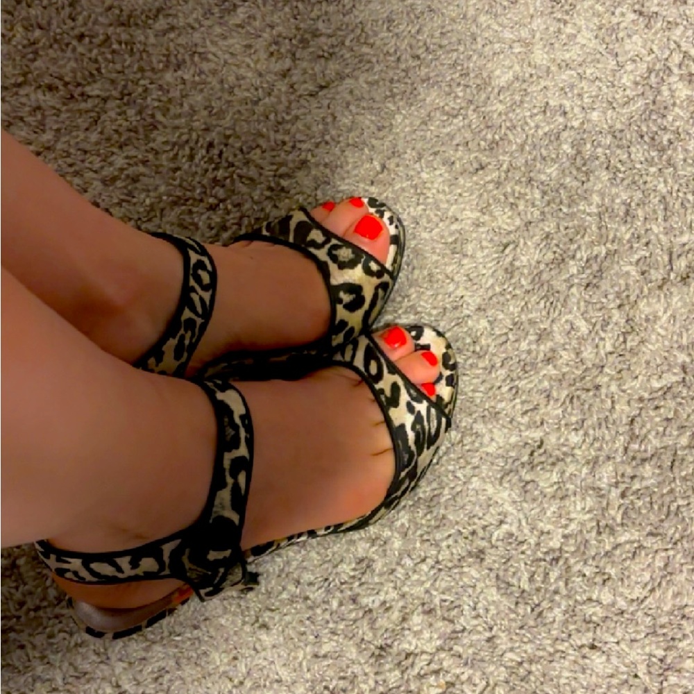 high heels Leopard print pattern.